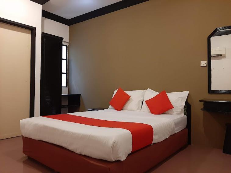 G City Hotel Телук-Інтан Екстер'єр фото